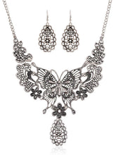 Load image into Gallery viewer, Conjunto de cadena de clavícula mariposa patrón étnico vintage
