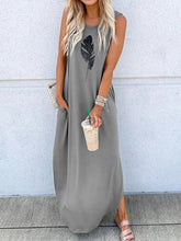 Load image into Gallery viewer, Vestido com bolso maxi sem mangas e estampado de penas
