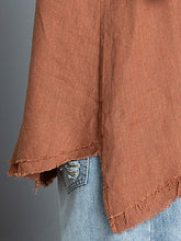 Load image into Gallery viewer, Camisas sem mangas com decote redondo e bainha assimétrica

