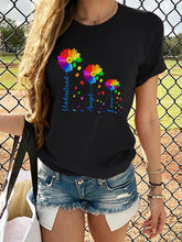 Load image into Gallery viewer, Camiseta feminina de manga curta com decote redondo e letras pequenas
