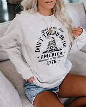 Load image into Gallery viewer, Don't Tread On Me American Pride Flag Sudadera
