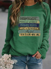 Load image into Gallery viewer, Way Maker Miracle Worker Promise Keeper Light In The Darkness Sudadera acogedora
