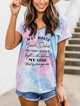 Load image into Gallery viewer, Way Maker Miracle Worker Promise Keeper Light In The Darkness Mi Dios que es quien eres Camiseta de manga corta con efecto tie-dye
