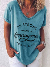 Load image into Gallery viewer, Be Strong And Valiente Joshua 1: 9 Camiseta feminina com decote em V
