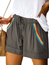 Load image into Gallery viewer, Shorts casuales con costuras de rayas arcoíris
