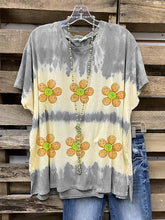 Load image into Gallery viewer, Camiseta de mujer con cuello redondo y estampado floral
