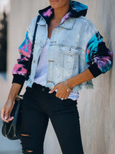 Load image into Gallery viewer, Jaqueta jeans com capuz em malha tie dye e aconchegante
