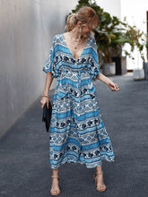 Load image into Gallery viewer, Vestidos sueltos con cuello en V y estampado floral bohemio
