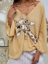 Load image into Gallery viewer, Camiseta feminina de manga comprida estampada de girafa com decote em V
