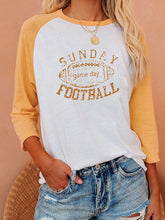 Load image into Gallery viewer, T-shirt pintada de futebol feminino de domingo
