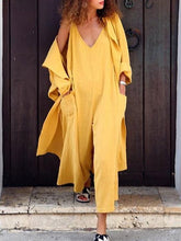 Load image into Gallery viewer, Macacão feminino com bolso em V de algodão e linho
