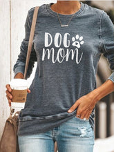 Load image into Gallery viewer, Camiseta de manga comprida Dog Mom
