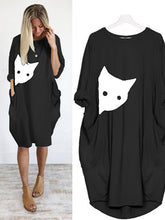 Load image into Gallery viewer, Camiseta com estampa de gato de desenho animado vestido de bolso
