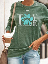 Load image into Gallery viewer, Moletom feminino com estampa de pata de cachorro amor
