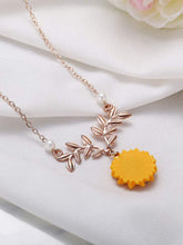 Load image into Gallery viewer, Sunflower Pearl Leaf Pendat Necklace
