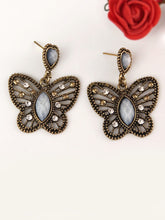 Load image into Gallery viewer, Pendientes retro mariposa hueca Pendientes de diamantes salvajes
