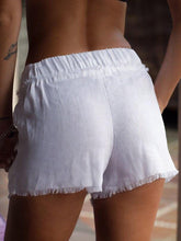 Load image into Gallery viewer, Shorts femininos de algodão e linho com borlas
