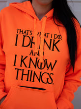 Load image into Gallery viewer, Sudadera I Drink And I Know Things Wine para mujer
