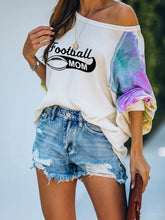 Load image into Gallery viewer, Moletom pintado de mamãe de futebol feminino
