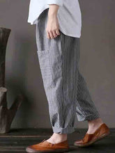 Load image into Gallery viewer, Loose casual trousers with large pockets in cotton and linen
