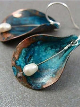 Load image into Gallery viewer, Pendientes vintage de perlas de hoja verde
