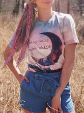 Load image into Gallery viewer, Camiseta feminina de manga curta tie-dye Moon Stay Wild Moon
