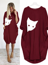 Load image into Gallery viewer, Camiseta com estampa de gato de desenho animado vestido de bolso
