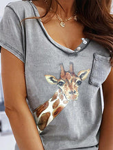 Load image into Gallery viewer, Camiseta de mujer con cuello de pico y estampado beige
