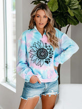 Load image into Gallery viewer, Moletom feminino tie dye com estampa de pata de cachorro de girassol

