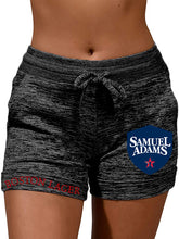 Load image into Gallery viewer, Shorts casuales con estampado de cerveza Samuel Adams
