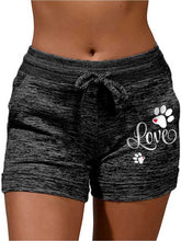 Load image into Gallery viewer, Shorts femininos com estampa de pata de cachorro
