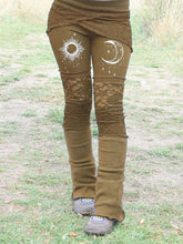 Load image into Gallery viewer, Calça Stretch Lazer Feminina com Estampa Vintage e Bordado
