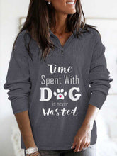 Load image into Gallery viewer, Jumper Damen com estampa O tempo gasto com o cachorro nunca é desperdiçado
