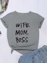 Load image into Gallery viewer, T-shirt casual feminina WIFE MOM BOSS estampada
