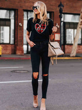 Load image into Gallery viewer, Camiseta Valentine Love Heart Check
