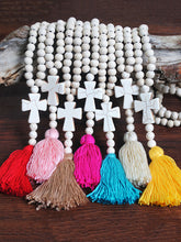 Load image into Gallery viewer, Colar de cruz de madeira com miçangas feitas à mão
