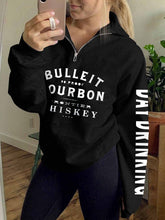 Load image into Gallery viewer, BULLELT 90 PROOF BOURBON FRONTIER WHISKEY DAY BEBENDO Moletom com zíper feminino
