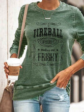 Load image into Gallery viewer, Whisky Fireball Me Faz Frisky Print Camiseta
