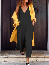 Load image into Gallery viewer, Macacão feminino com bolso em V de algodão e linho
