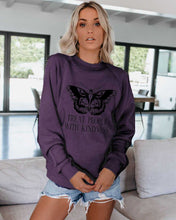 Load image into Gallery viewer, Sudadera Mujer Harry StylesTreat People With Kindness Pirint
