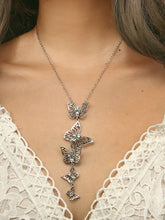 Load image into Gallery viewer, Collar de diamantes de aleación de mariposa hueca
