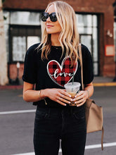 Load image into Gallery viewer, Camiseta Valentine Love Heart Check
