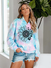 Load image into Gallery viewer, Moletom feminino tie dye com estampa de pata de cachorro de girassol
