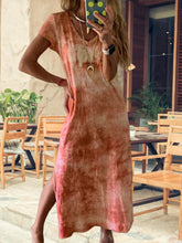 Load image into Gallery viewer, Vestido largo estampado com amplo decote em V
