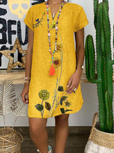 Load image into Gallery viewer, Vestido de mujer de algodón y cuello de pico con estampado de margaritas
