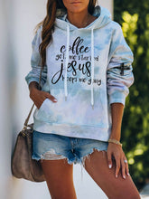 Load image into Gallery viewer, O café me dá os primeiros passos Jesus me mantém em movimento Moletom com estampa tie-dye
