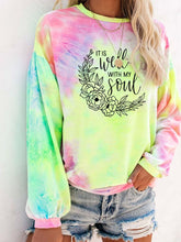 Load image into Gallery viewer, Está bem com a minha alma sudadera con efecto tie dye
