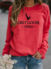 Load image into Gallery viewer, Moletom feminino com estampa carta VODKA GREY GOOSE
