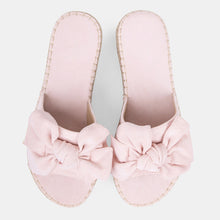 Load image into Gallery viewer, Rosette slippers
