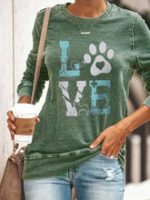 Load image into Gallery viewer, Moletom LOVE feminino com estampa de pata
